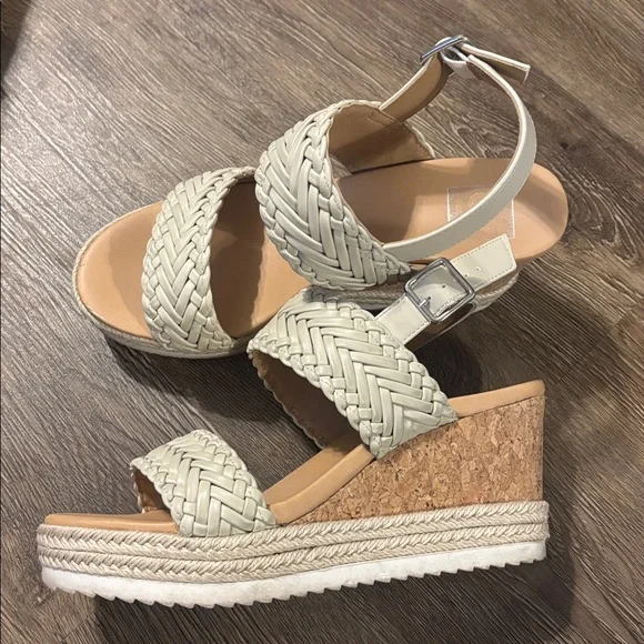 Woven DV Wedge Sandals - Picture 5 of 6